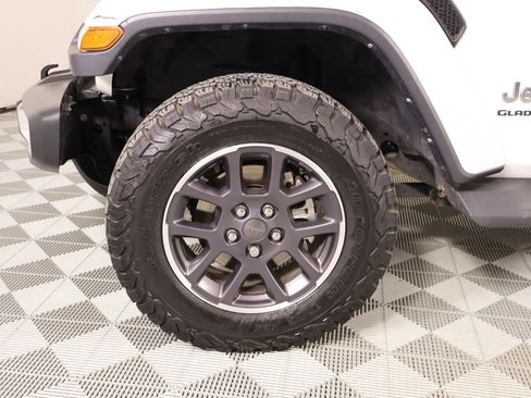 Used 2022 Jeep Gladiator Overland w/ Popular Equipment Package AWD/4WD image 17