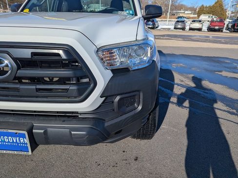 Used 2017 Toyota Tacoma SR image 10
