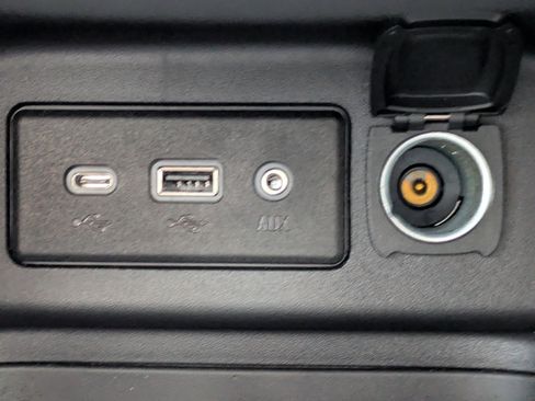 Used 2023 Chevrolet Equinox LT image 22