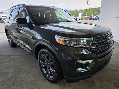 Used 2024 Ford Explorer XLT w/ Equipment Group 202A AWD/4WD image 8