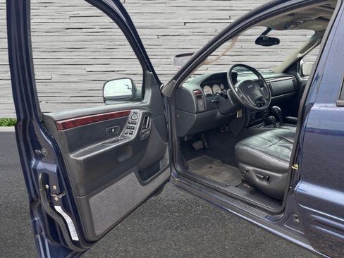 Used 2004 Jeep Grand Cherokee Limited w/ Cold Weather Group image 10