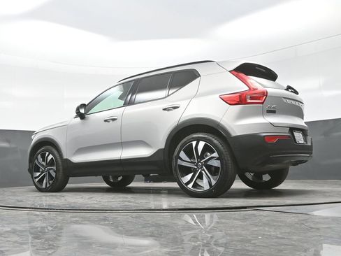 Used 2025 Volvo XC40 B5 Plus AWD/4WD image 28