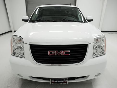 Used 2014 GMC Yukon XL SLT image 2