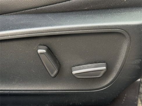 Used 2020 Ford Escape Titanium image 31