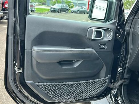 Used 2020 Jeep Wrangler Unlimited Sahara AWD/4WD image 9