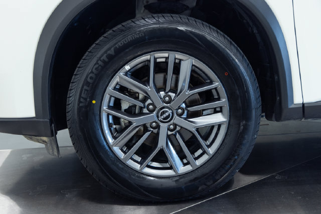 Used 2024 Nissan Rogue S AWD/4WD image 27