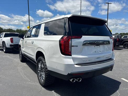 Used 2023 GMC Yukon XL Denali Ultimate AWD/4WD image 8