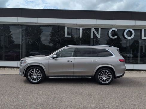 Used 2022 Mercedes-Benz GLS 450 4MATIC image 3
