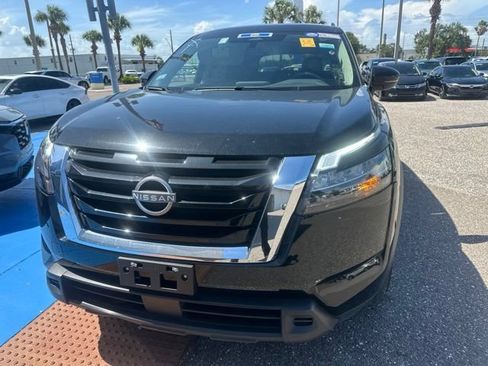 Used 2025 Nissan Pathfinder SV FWD image 6