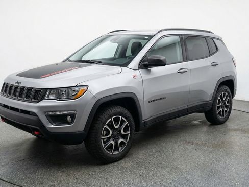 Used 2025 Jeep Compass Trailhawk w/ Trailer Tow Group image 3