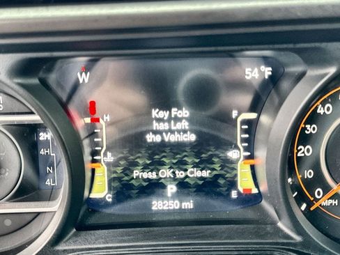 Used 2025 Jeep Wrangler Unlimited Sahara AWD/4WD image 18