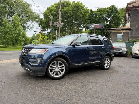Used 2016 Ford Explorer XLT w/ Equipment Group 202A AWD/4WD image 6
