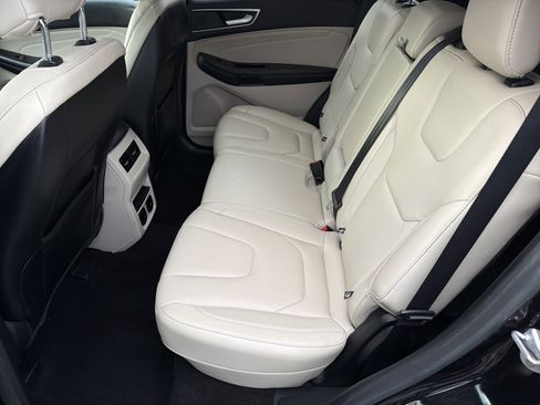 Used 2019 Ford Edge Titanium image 21