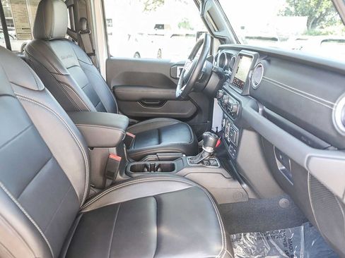 Used 2023 Jeep Wrangler Unlimited Sahara w/ Cold Weather Group AWD/4WD image 17