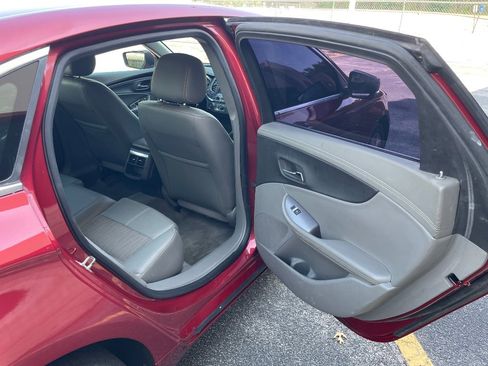 Used 2015 Chevrolet Impala LT FWD image 18