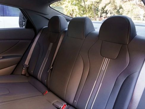 New 2025 Hyundai Elantra SEL FWD image 19