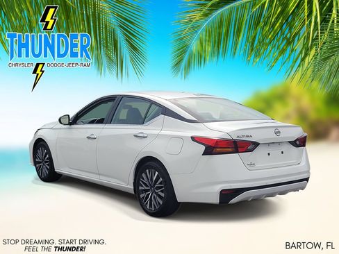 Used 2025 Nissan Altima 2.5 SV FWD image 3