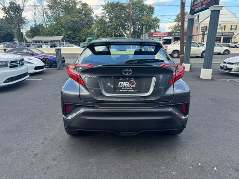Used 2018 Toyota C-HR XLE image 4