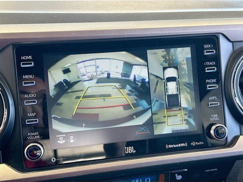Used 2020 Toyota Tacoma Limited image 14