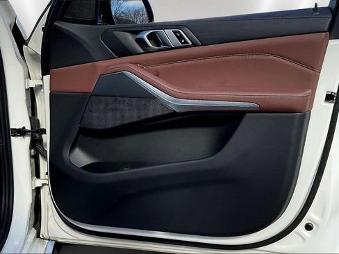 Used 2022 BMW X5 xDrive40i w/ M Sport Package image 25