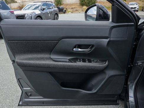 Used 2025 Nissan Kicks SV FWD image 13