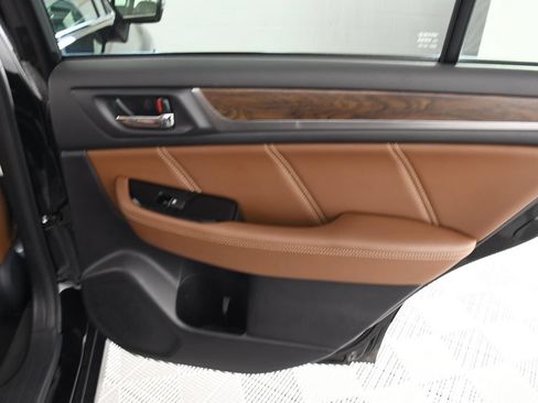 Used 2017 Subaru Outback 3.6R Touring AWD/4WD image 21