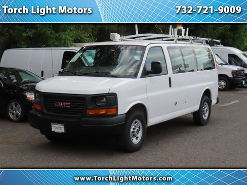 Used 2015 GMC Savana 3500 RWD image 1