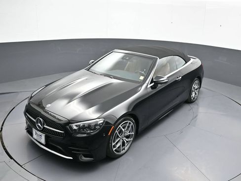 Used 2023 Mercedes-Benz E 450 4MATIC Cabriolet image 40