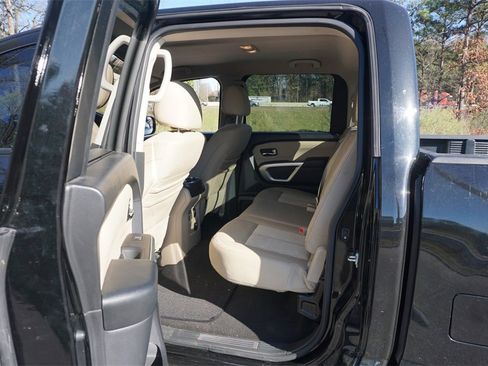 Used 2017 Nissan Titan SV image 14