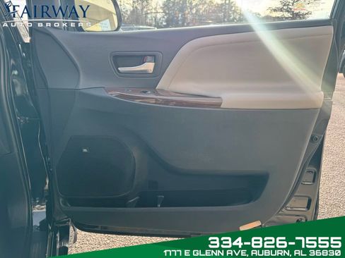Used 2020 Toyota Sienna Limited Premium w/ Carpet Mat Package image 32