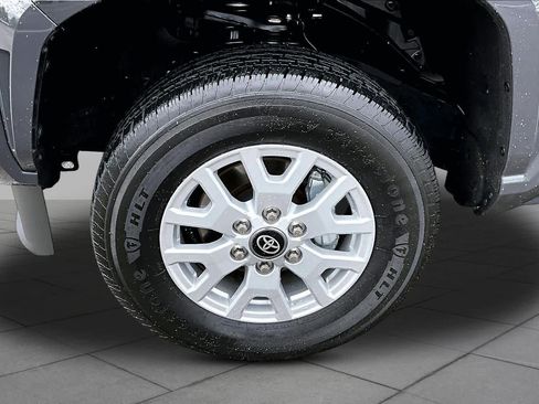 Used 2025 Toyota Tacoma SR5 AWD/4WD image 10