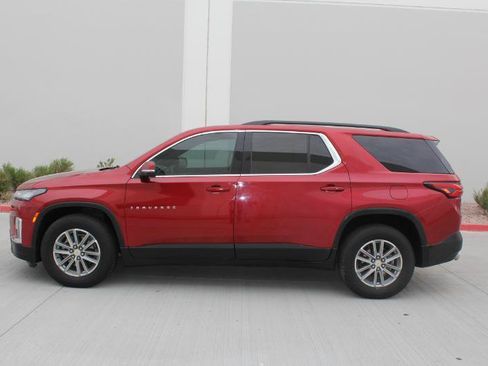 Used 2023 Chevrolet Traverse LT FWD image 8