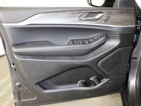 New 2025 Jeep Grand Cherokee Limited image 17