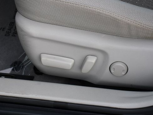 Used 2012 Toyota Camry XLE w/ Convenience Pkg image 12