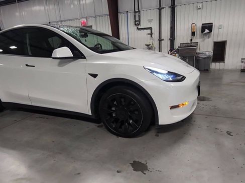 Used 2021 Tesla Model Y Long Range AWD/4WD image 2