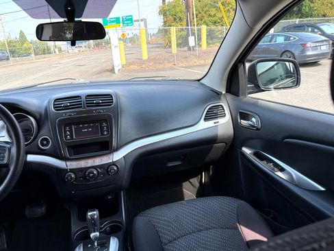 Used 2014 Dodge Journey SXT image 20