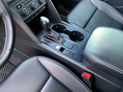 Used 2021 Volkswagen Atlas SE image 16