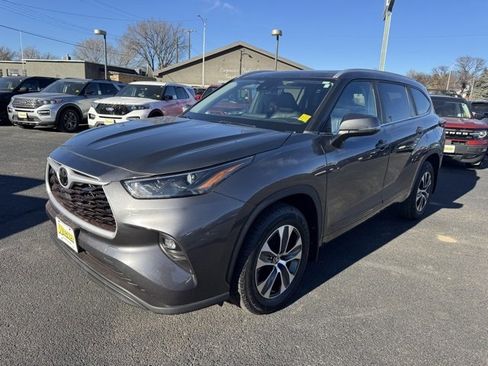 Used 2023 Toyota Highlander XLE image 7