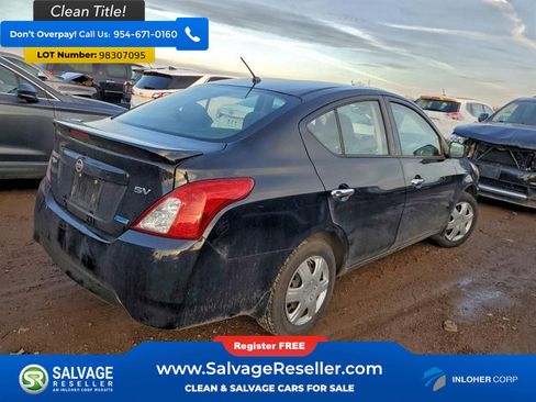 Used 2015 Nissan Versa SV image 4