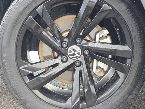 Certified 2023 Volkswagen Tiguan SE R-Line AWD/4WD image 15