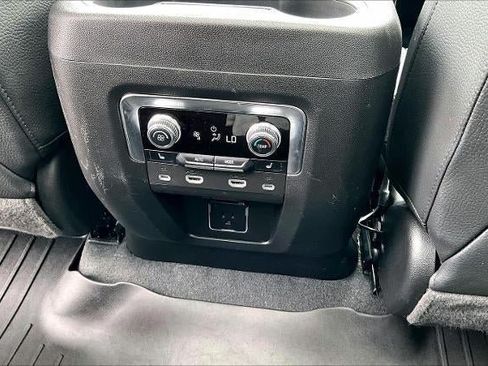 Used 2024 GMC Yukon Denali w/ Denali Reserve Package AWD/4WD image 10