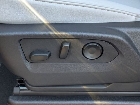 New 2025 Chevrolet Suburban Premier image 23