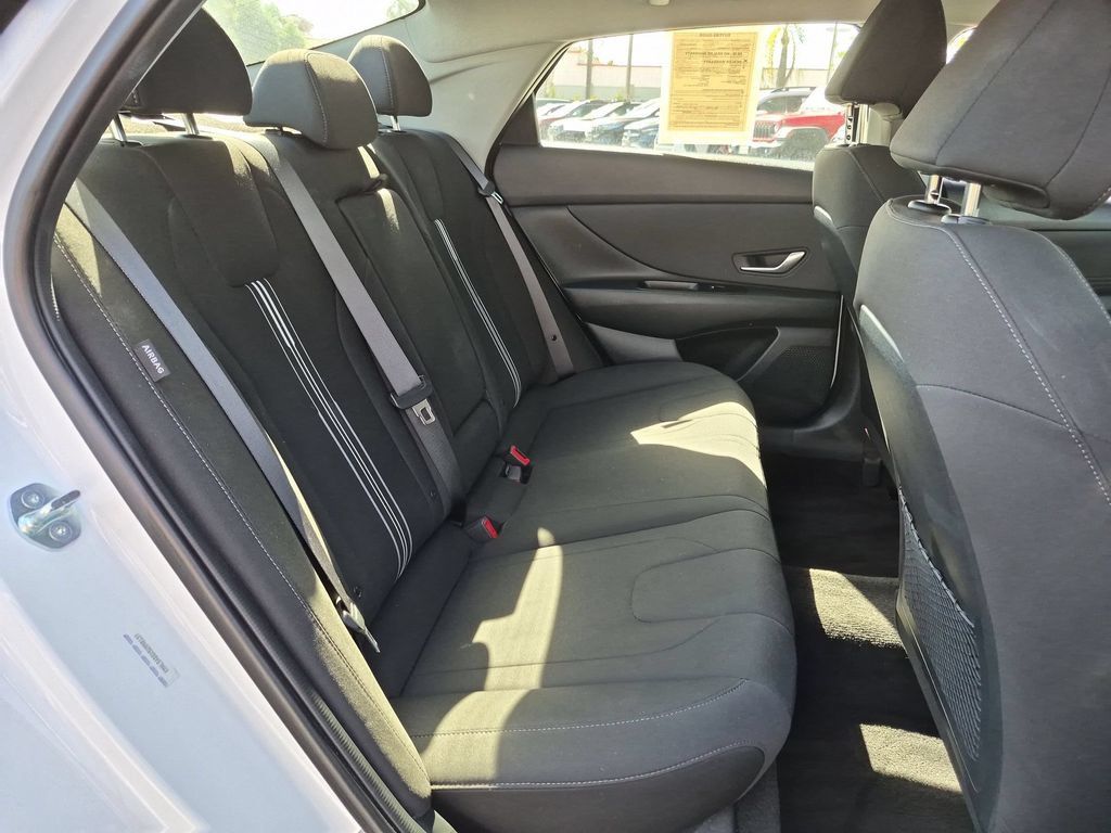 Used 2025 Hyundai Elantra SEL FWD image 30