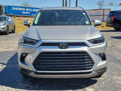 Used 2024 Toyota Grand Highlander XLE image 2