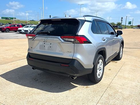 Used 2020 Toyota RAV4 XLE FWD image 9
