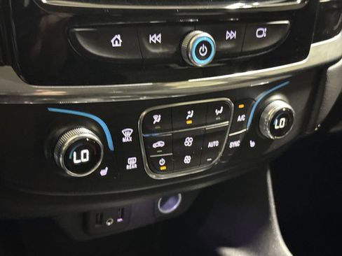 Used 2021 Chevrolet Traverse LT FWD image 16