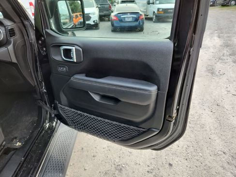 Used 2020 Jeep Gladiator Overland image 22