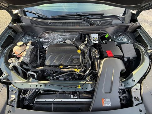 Used 2025 Chevrolet Trax LT image 30