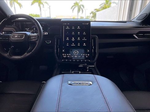 Used 2025 GMC Yukon AT4 Ultimate AWD/4WD image 6
