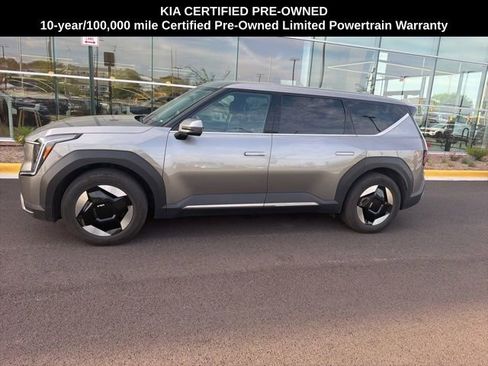 Certified 2024 Kia EV9 Light Long Range RWD image 3